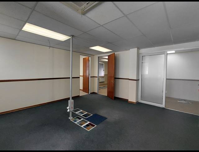 170M² OFFICE TO LET IN LYME PARK